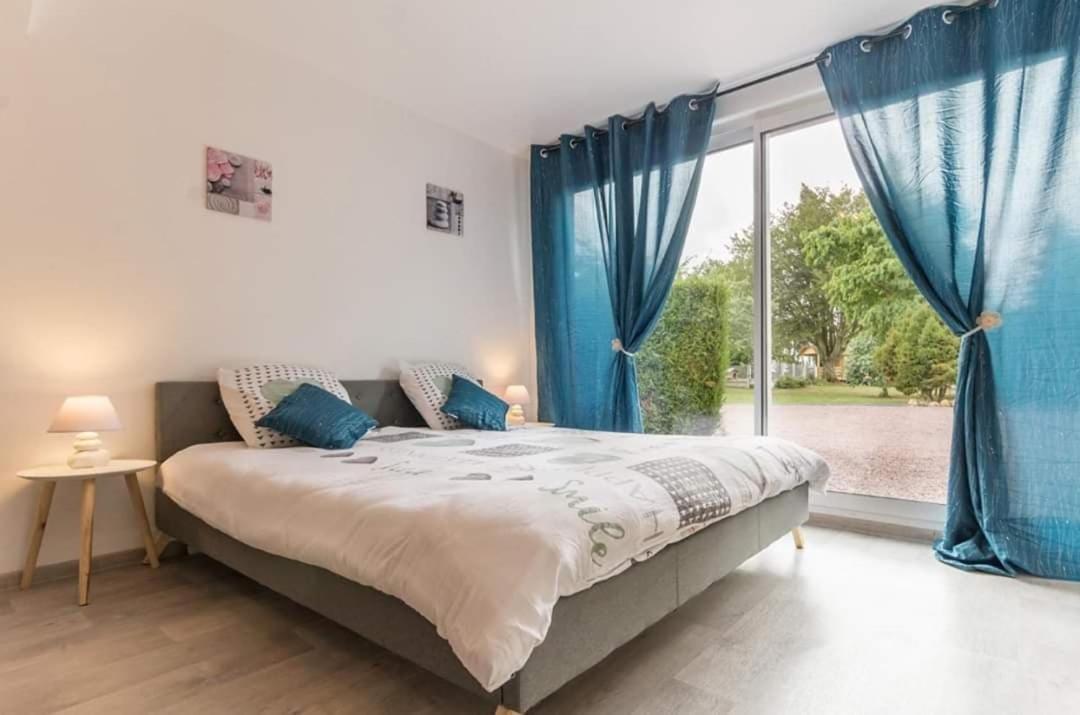 Le Studio Du Pressoir Gisay Bagian luar foto