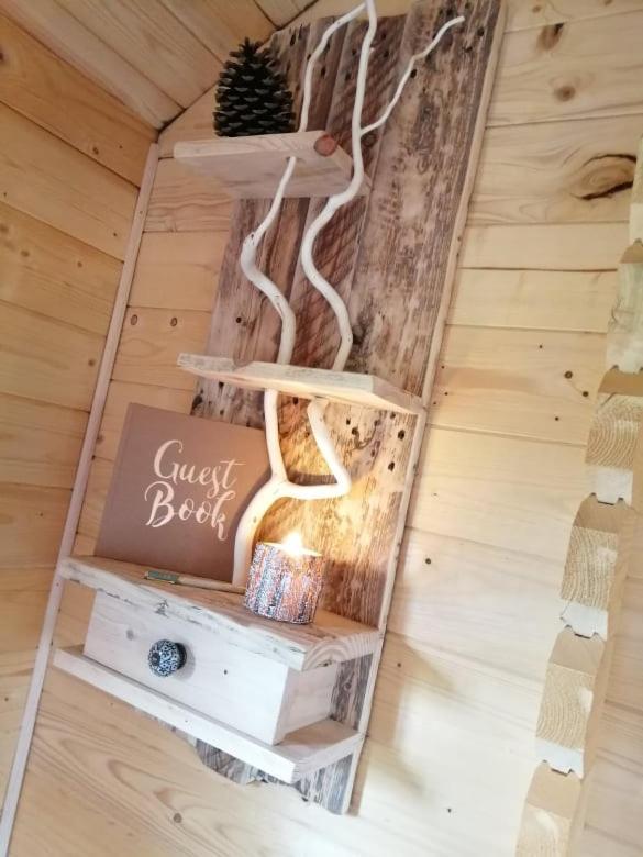 Le Studio Du Pressoir Gisay Bagian luar foto