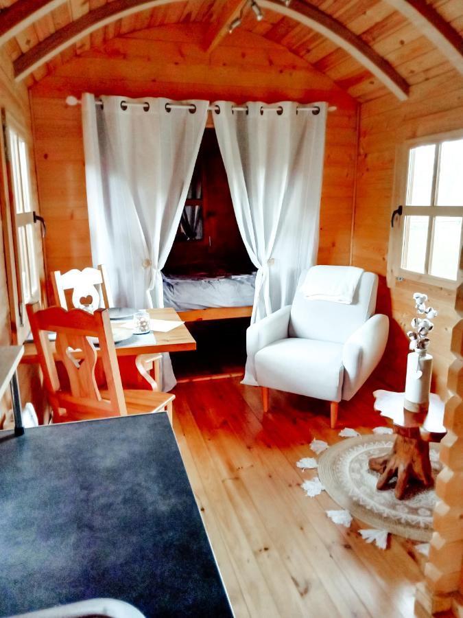 Le Studio Du Pressoir Gisay Bagian luar foto
