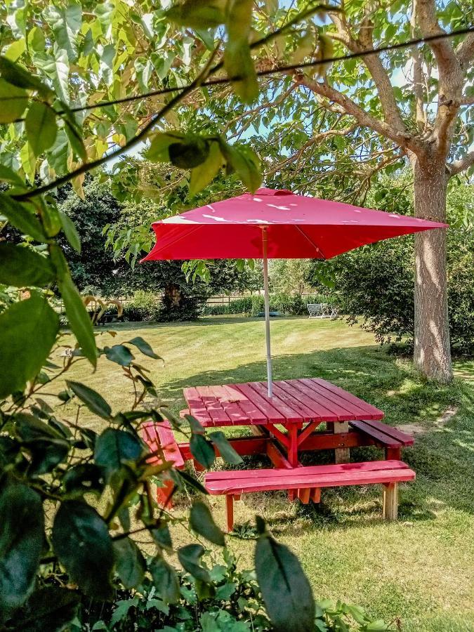 Le Studio Du Pressoir Gisay Bagian luar foto